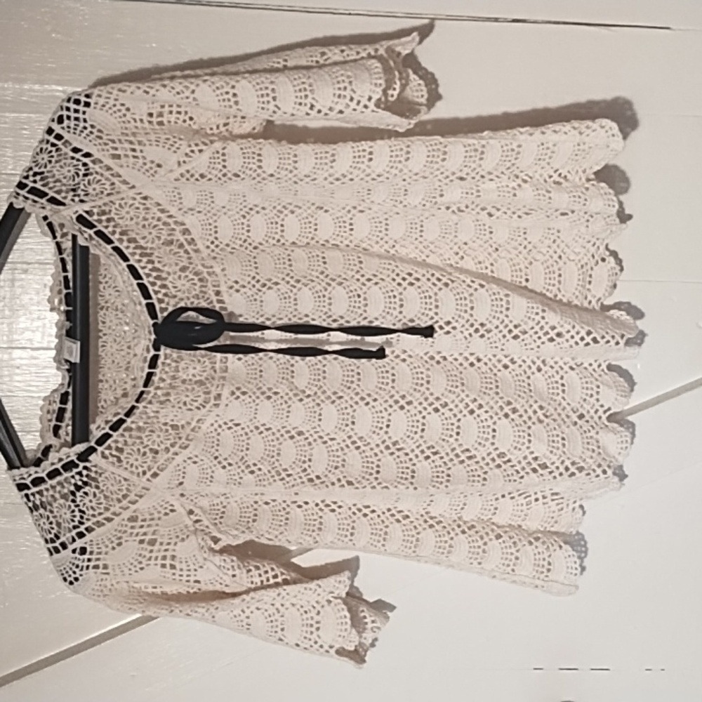 Catos Vtg. Beautiful Cream Crochet Lace Top 3/4" Sleeves XS Great Condition.